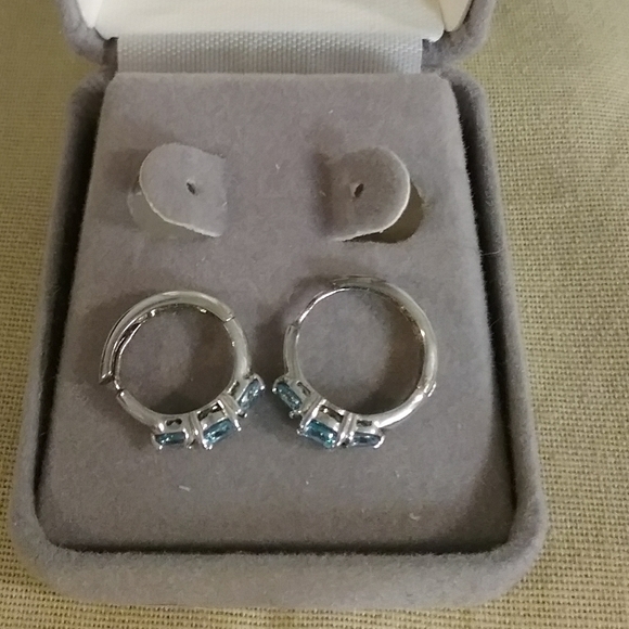 BRAND NEW Sterling Silver Light Blue Stone Earrings - Picture 2 of 3